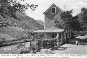 Photo ancienne de la terrasse de l'hôtel